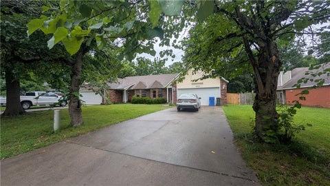 Photo of 2046 E Farr Lane, Fayetteville, AR 72703 (MLS # 1361261)