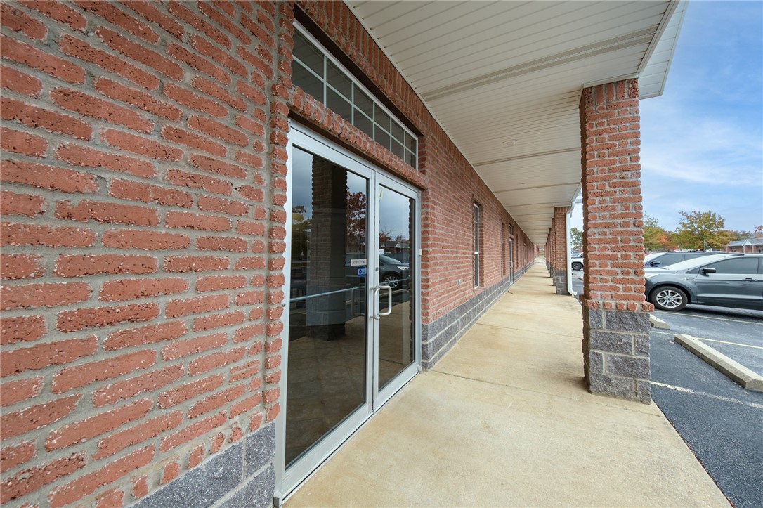 A prime office space in a desirable Bentonville location offers everything your business needs to thrive. With ample parking, multiple private offices, a spacious open lobby, a convenient kitchenette, and a large conference room, the versatile layout is designed for functionality and to suit your business needs. Ideal for vendors, small-scale businesses, individual office use, or even medical or dental practices. Available for lease starting May 2025.