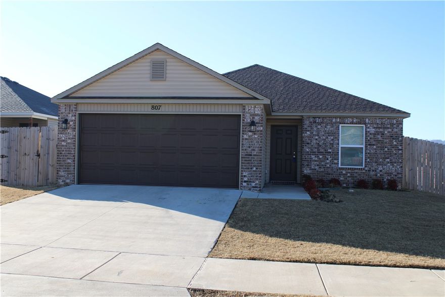 Well-located Fayetteville home offering convenient access to shopping, dining, parks, and major roadways. Functional floor plan with comfortable living spaces and strong overall appeal. An excellent opportunity for investors seeking value in a central location.