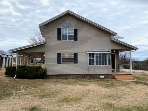 Great family home in a quiet neighborhood. This 3 BR 2 BA home boasts vaulted ceilings in all the bedrooms, master en suite with HUGE walk in closet, full porch on 2 sides of the home, newer metal roof, butcher block counter tops, bay windows, updated CH/A (2017), new gutters with corrugated leaf guards and down spouts, new hot water heater, and new disposal. There is a storage shed in the back yard. All of this and only about 4 miles from Sugarloaf Harbor Marina at Diamond City on Beautiful Bull Shoals Lake.