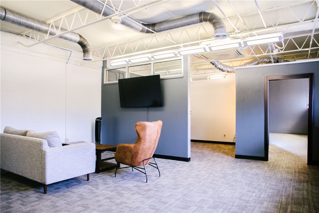 North College Ave Horizonta - Commercial Lease