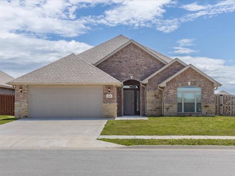 This 4 bedroom 3 bath home, on a corner lot in Centerton, offers a spacious and functional layout that is designed for families to live comfortably. The primary suite includes a private bath. The additional bedrooms offer other family to feel very comfortable or guest as well. Outside the large corner lot is just the right space for entertaining guest an family. Don't miss seeing this home!