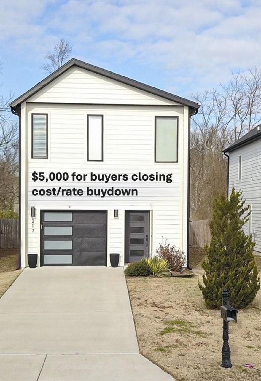 Seller to pay up to $5,000 of buyer’s closing cost to be used for closing cost, pre-paid, or rate buy down. Seller preferred lender credit up to $3,500 as well. Total closing cost up to $8,500 total. Contemporary living just under 1 mile from Downtown Rogers and only 7-minute walk to local shops and restaurants. This immaculate 3-bedroom, 2.5 bath home features numerous upgrades throughout and is filled with natural light, high ceilings and sleek black-and-white finishes. The Kitchen boasts granite countertops, ample storage, under-cabinet lighting and Energy Star appliances, including an electric range with air-fry option. The open layout makes everyday living and entertaining effortless while the covered patio overlooks a spacious fully fenced backyard. Additional highlights include abundant storage and a 240V EV charger in the garage. Move-in ready and exceptionally maintained, this home is a must-see.