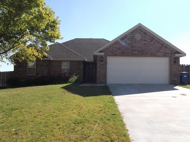 Can start showing once vacant on 9/1/25. Additional $75/month for 6-month lease term.