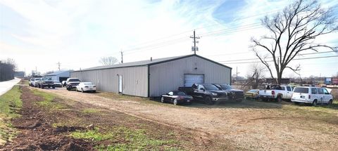 Photo of 10911 & 10915 N Old Wire Road, Rogers, AR 72756 (MLS # 1329975)