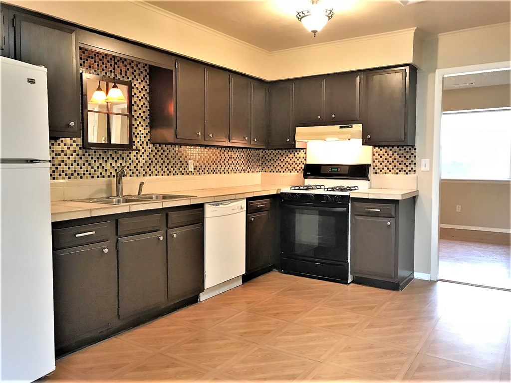 Bishop Manor Rogers - Residential Lease