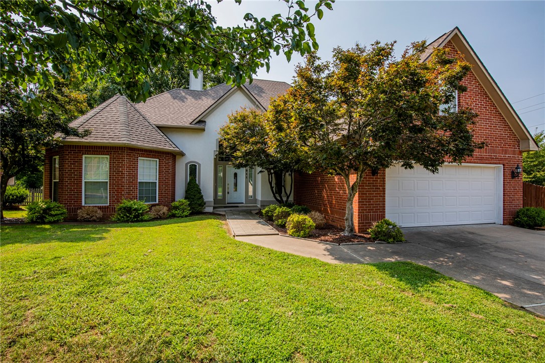Great 4 bedroom with 2.5 bath in Bentonville. Great location in established neighborhood close to trails, schools, shopping and corporate offices. Gas/wood burning fireplace, eat in kitchen w/ stainless appliances, custom wood cabinets and granite counters & pantry. Spacious master on main floor w/ whirlpool tub and walk in closets, upstairs 3 bedrooms, full bath plus storage. Redwood deck overlooks large fenced yard.
