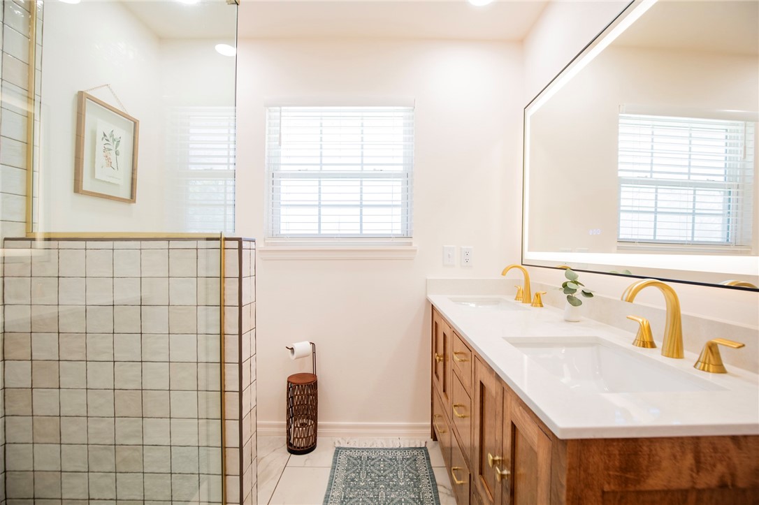 Oaks Manor Sub - Residential