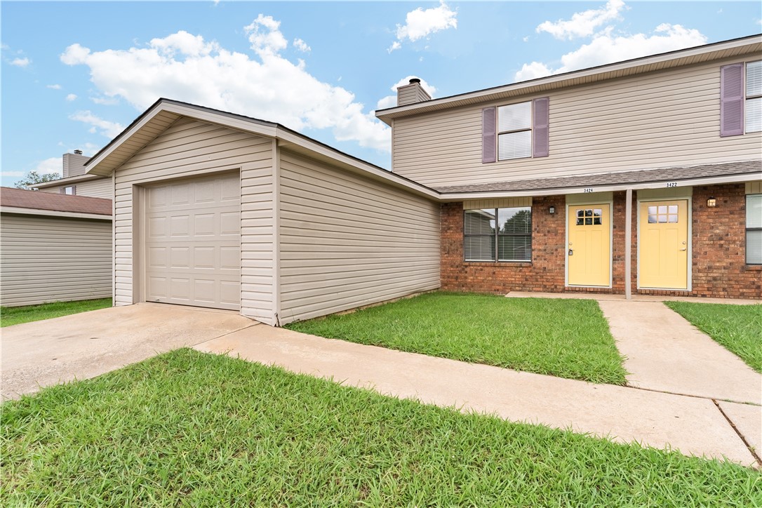 Discover comfort and convenience in this beautifully refreshed 3 bed, 2½ bath home nestled in West Fayetteville. Step into a bright, welcoming interior featuring new appliances, modern finishes, a cozy fireplace, and an insulated garage—perfect for staying warm through the winter. The layout offers just under 1,200 sq ft of living space, thoughtfully designed style and functionality. Location has you within a short stroll of Iams Dog Park, the University of Arkansas is just a quick 10-minute commute. Enjoy the best of Fayetteville with close proximity to freeways, transit, shopping, dining, parks, and biking trails. Equal Housing Opportunity.
$35 Application Fee; $2,000 Security Deposit; Monthly Resident Benefits Package (insurance, quarterly maint, & more!) - $35; Additional Fees when applicable - Pet fees: $250/pet deposit + monthly pet rent/pet of, $25 for pets 1-29 lbs or $50 for pets 30+ lbs
Apply here: https://rocksolidpropertymanagement.managebuilding.com/Resident/rental-application/new