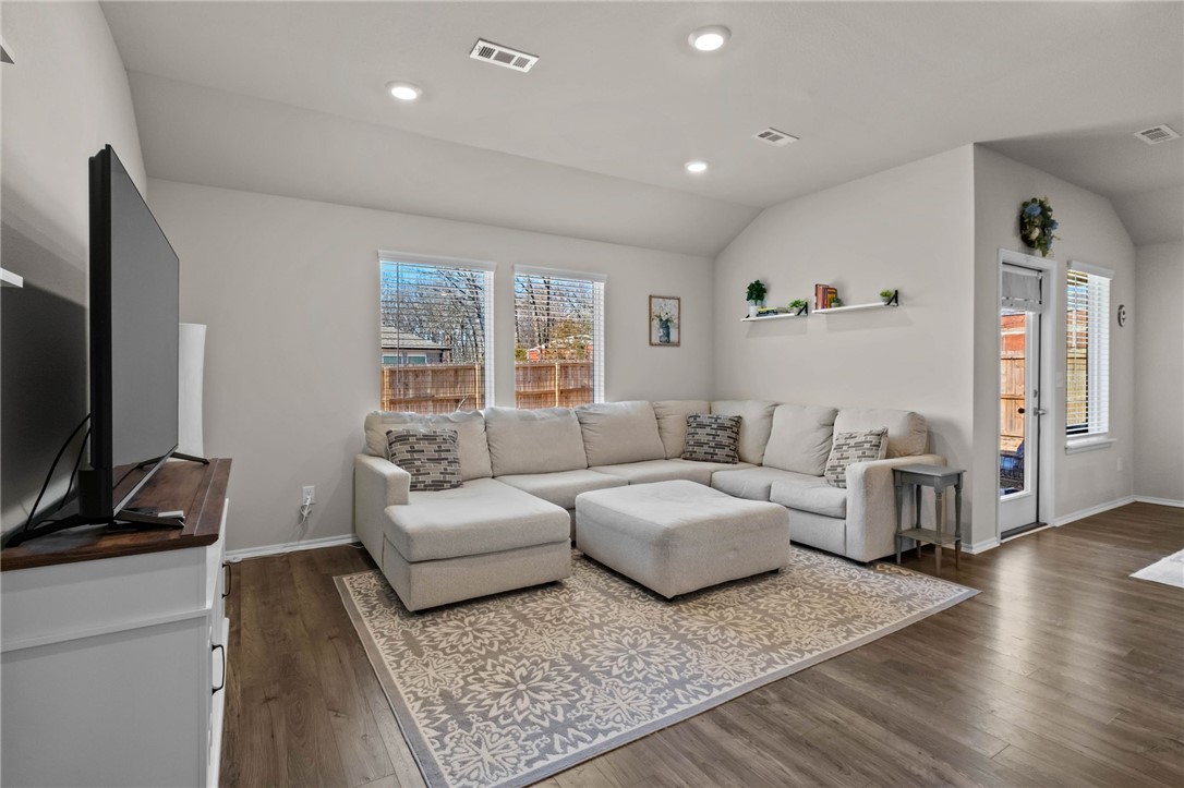 Pioneer Woods Ph 3 Gentry - Residential