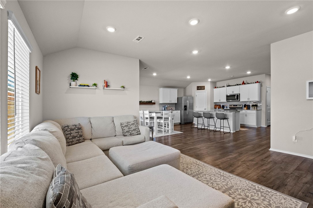 Pioneer Woods Ph 3 Gentry - Residential