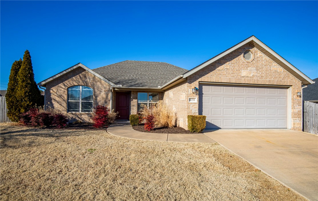Agent-owned stunner in West Fayetteville. Wanting to hop on the Clabber Creek Trails from your own subdivison? Here's your chance! 3 bed 2 bath on a huge corner lot! LVP and tile throughout. New water heater in 22, flooring in 22, paint in 22 appliances in 23, and new roof in 2020.