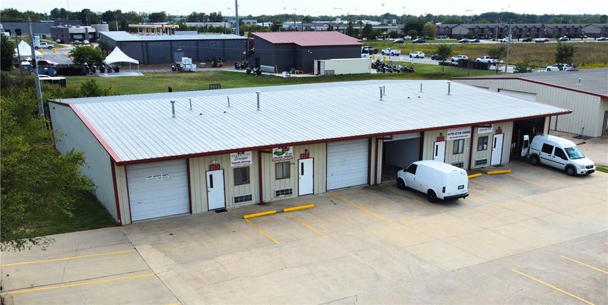 Available: 1,824 - 3,648 sf.
Asking rent: $12.00 psf | nnn.
Grade level door: 1 (10 x 10).
Min wall height: 13’ 10”.
Max peak height: 18’ 6”.
Power capacity: 225 amp | single-phase.
Total office sf: 461 sf.

Site highlights

Located just 2 miles from interstate 49, this flex space is located directly off of dixieland rd. Available for lease at $12.00 psf nnn, the property features office space, one bathroom, and one grade-level door. Unit 1710 also includes a fully conditioned warehouse space.