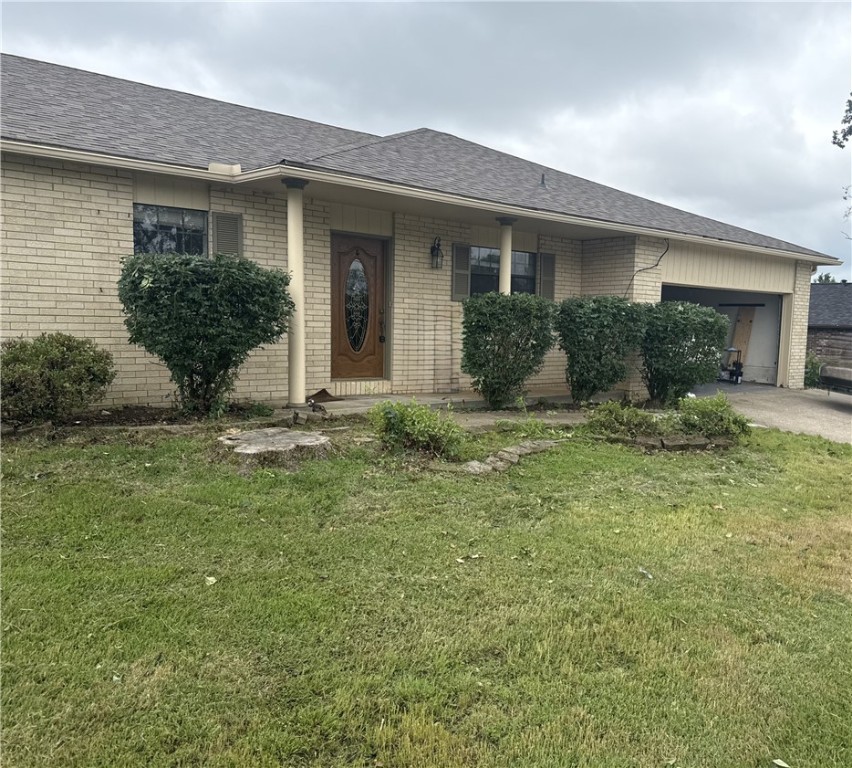 Great home in the Oak Hill II Subdivision. Features include 3 bedrooms, 2 full baths. Gas log fireplace in living area. Vinyl plank flooring through living room, hall and bonus room and new carpet in bedrooms. Bonus/game room with bar. Glass enclosed Sun/play room. Huge fenced in backyard. 2 car garage.
