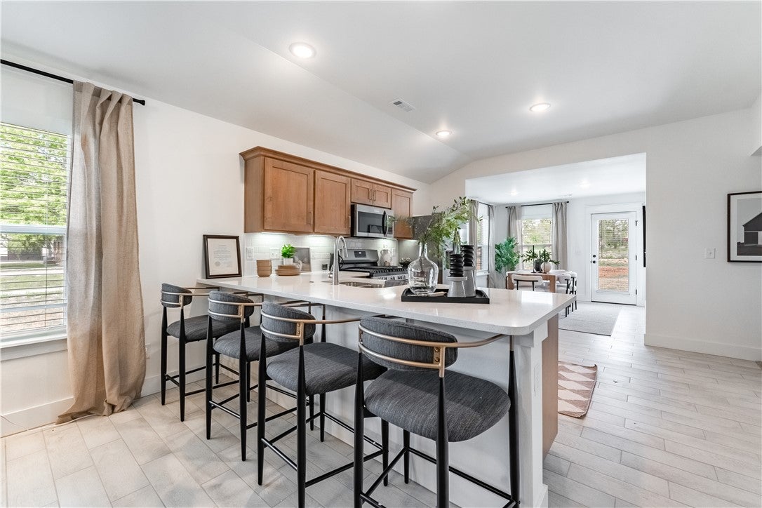 2121 Yulan Lane