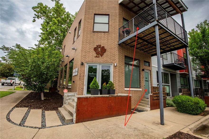 Amazing location just across the street from the Razorback Greenway & less than 1 mile from the University of Arkansas campus. This updated 760 sq ft condo w/ covered patio is the perfect combination of style & versatility. With restaurants, shops & Dickson St. close by you will be in the absolute heart of Fayetteville. Engineered wood flooring throughout, large master bedroom with updated kitchen and bath. This beautiful condo is move-in ready with stainless fridge & W/D included! Enjoy the sunset on the SW facing covered patio that measures 140 sq ft. Perfect for a primary home or investment while you have a student at the UA. So many options. Book your private showing today!