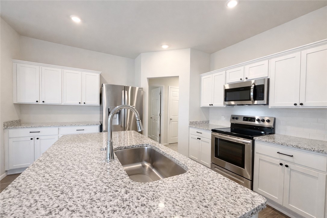 Willow Creek Ph 2 Rogers - Residential Lease