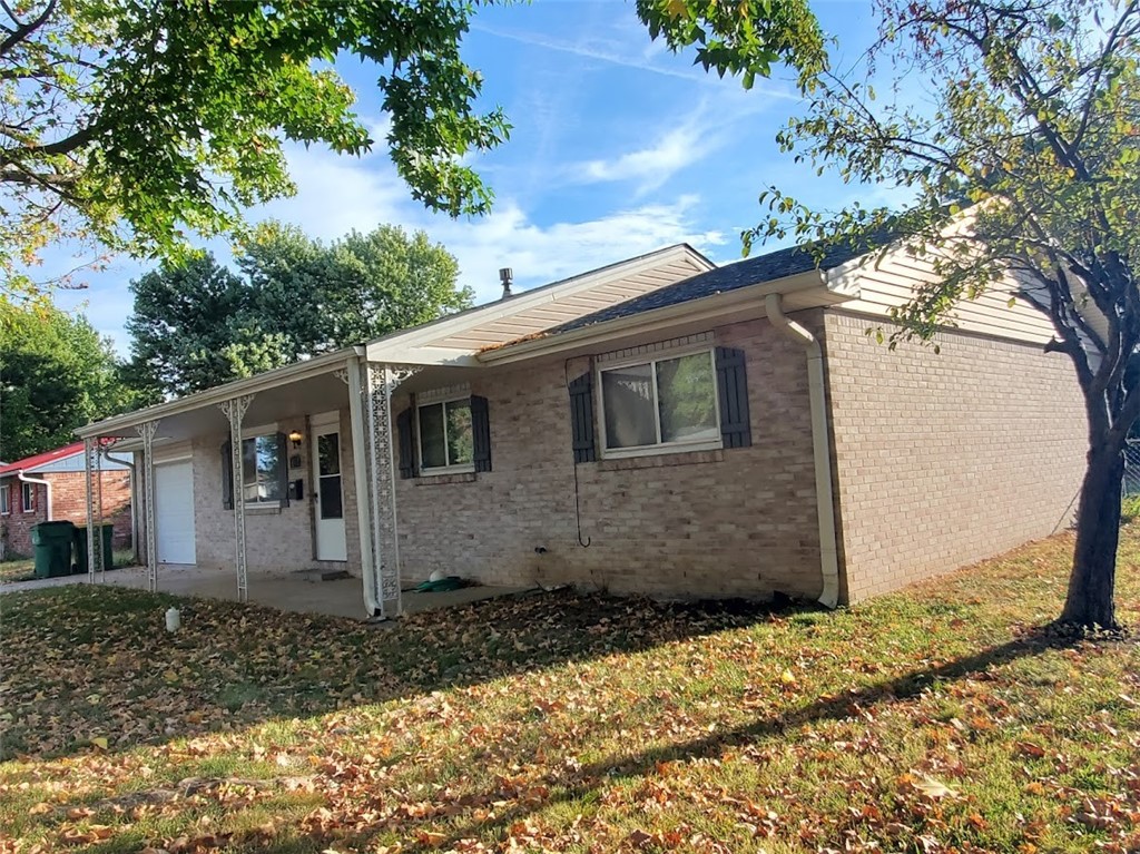 Newly Renovated Charming 3 bed 1.5 bath Home close to everything! It offers a new roof, HVAC is only 5 years old, and new flooring other than bedrooms. new paint. Each room has a large Closet. half bath in the Master suite. large Flat Fenced-in yard has a swing set and a storage shed. Great neighborhood. It is close to Walmart Supercenter, Bank, restaurants, shopping, and school. Don't miss this opportunity! Move-in Ready!