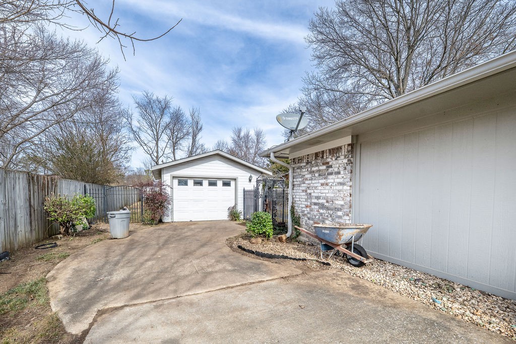 RED BIRD ESTATES - Residential