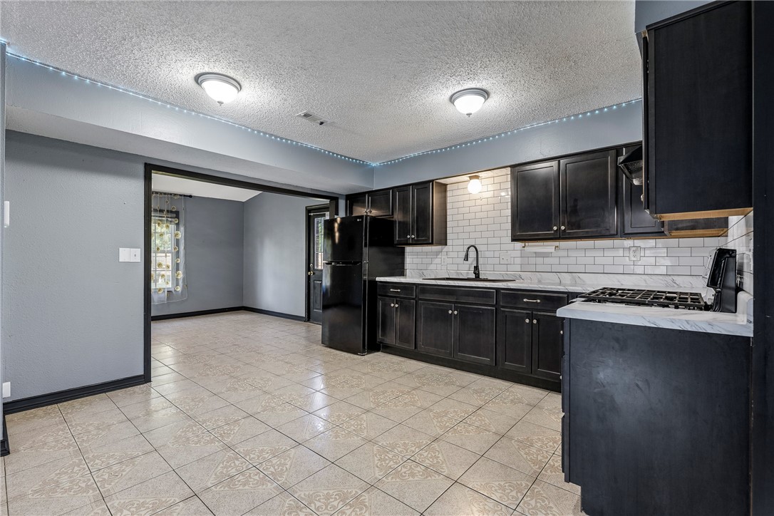 Bishop Manor 2nd Rogers - Residential