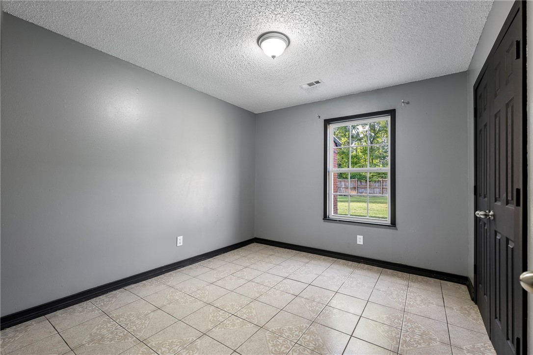 Bishop Manor 2nd Rogers - Residential