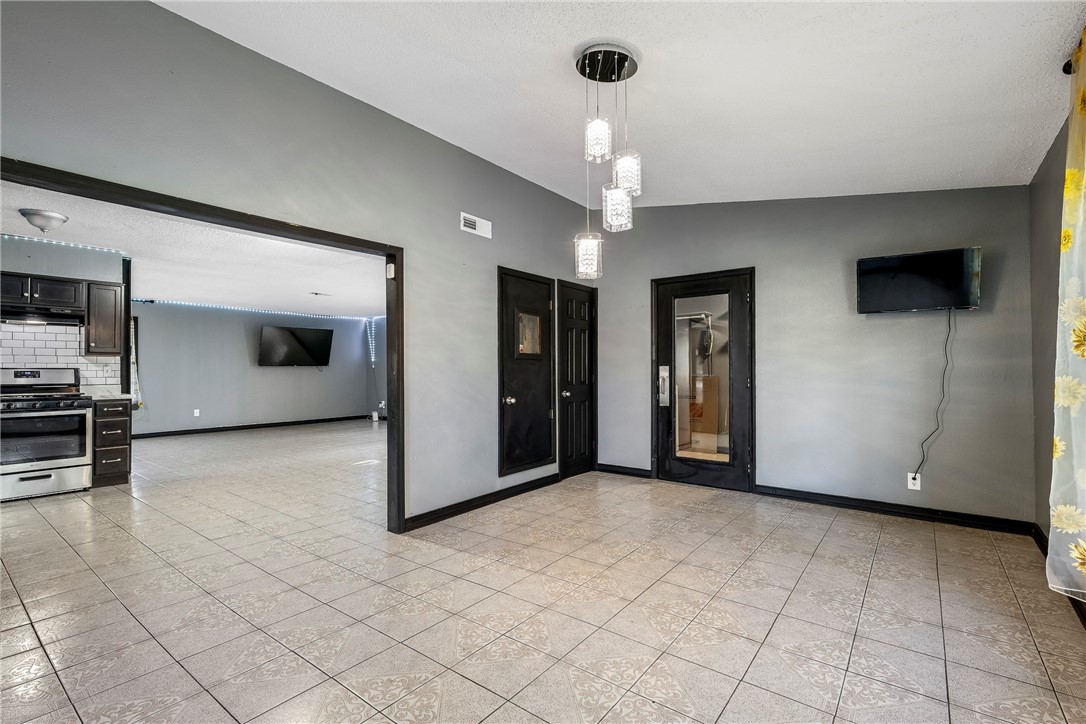 Bishop Manor 2nd Rogers - Residential