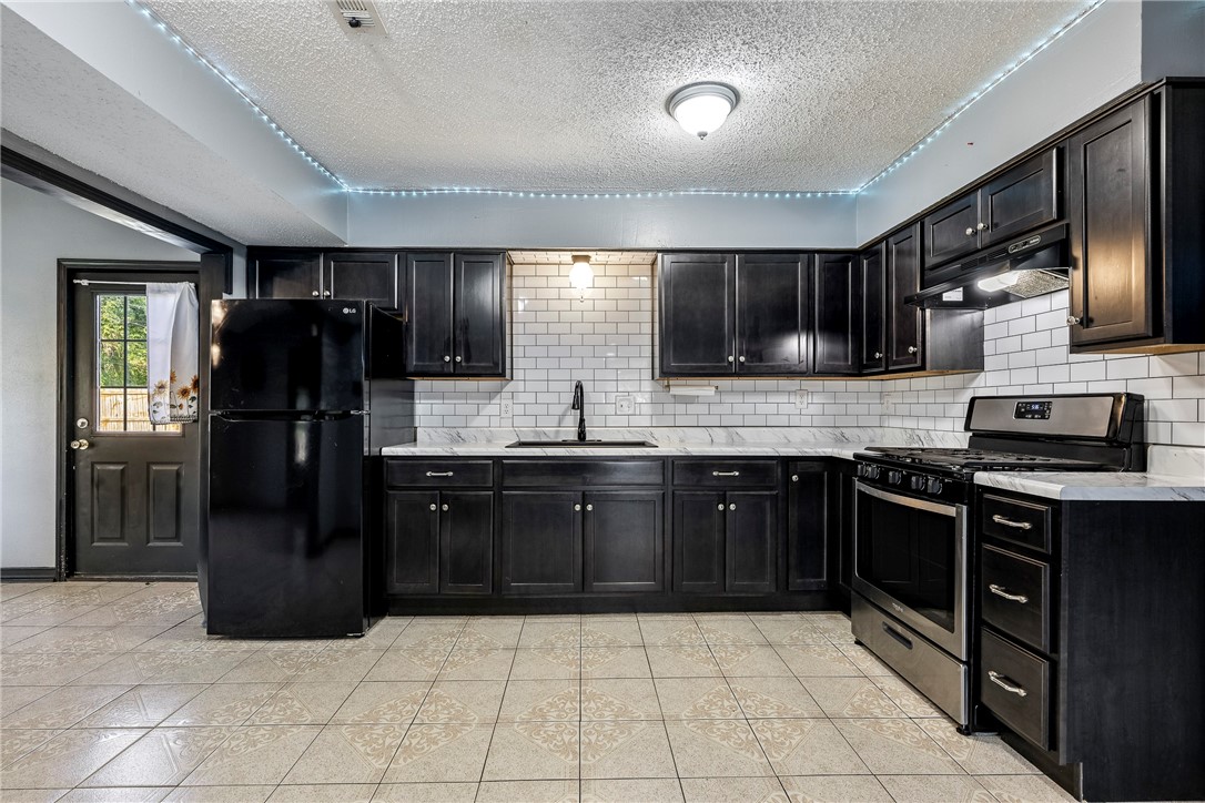 Bishop Manor 2nd Rogers - Residential