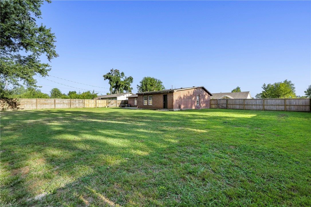 Bishop Manor 2nd Rogers - Residential