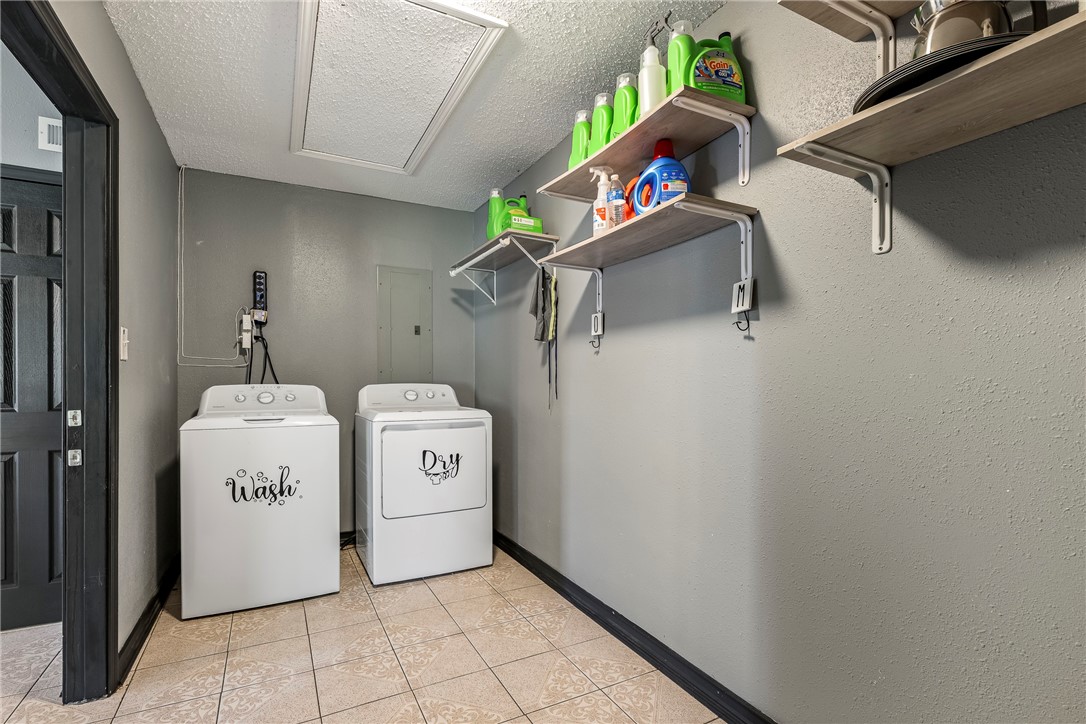 Bishop Manor 2nd Rogers - Residential