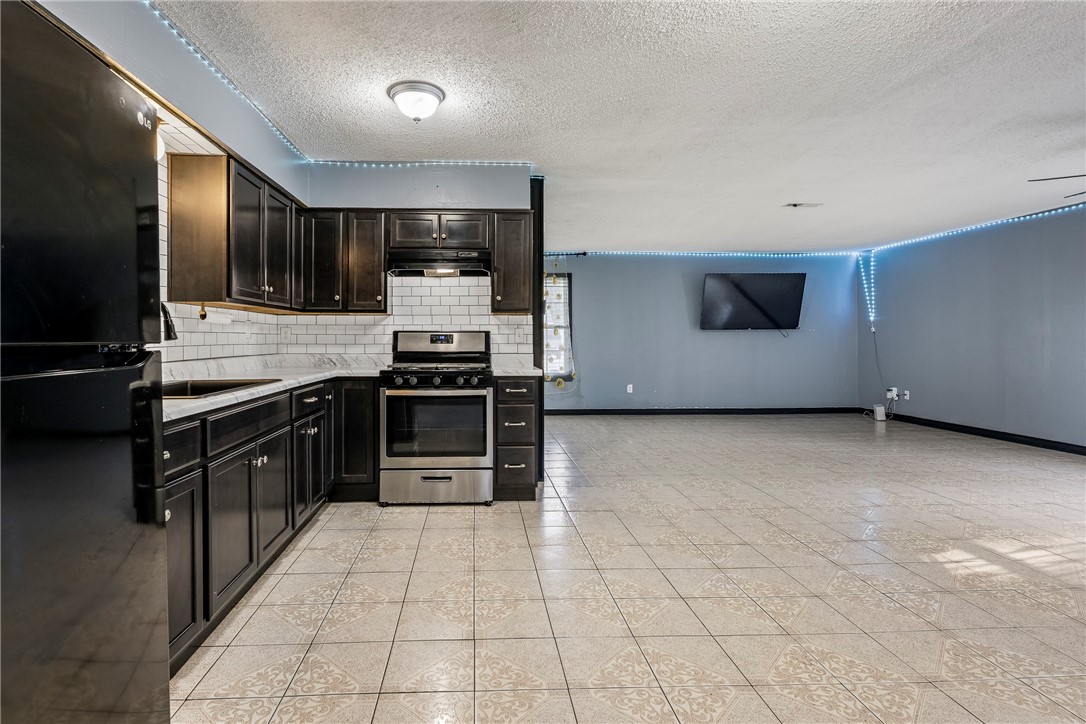 Bishop Manor 2nd Rogers - Residential