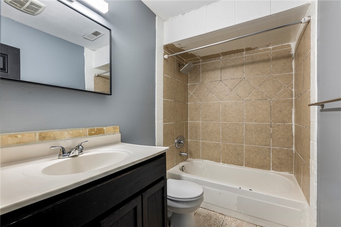 Bishop Manor 2nd Rogers - Residential