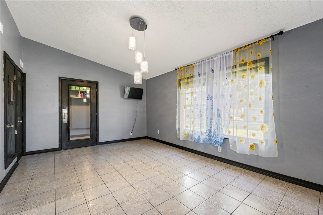 Bishop Manor 2nd Rogers - Residential