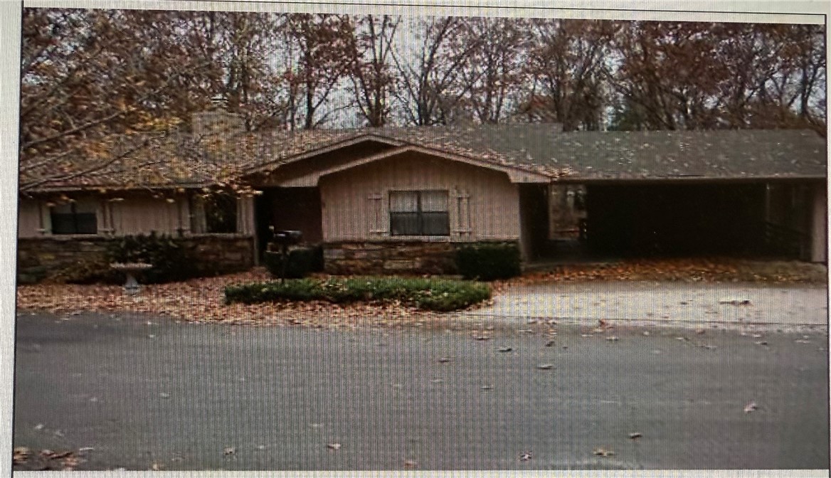 Great location in the middle of Bella Vista! Open floor plan, 3 bedroom, 2 bath, 2 car carport with storage areas. wooded view, flat driveway, 2 covered decks and a covered front porch, 336+/- sq.ft. workshop in basement with heat & air! $3,500 allowance for flooring. Nice sized kitchen. Pantry behind paneled doors. Separate Utility Room. Washer dryer and refrigerator convert but are not guaranteed. large living room with fireplace. agent owned, sold "as is" Photos are older will have new photos Tuesday 11-4