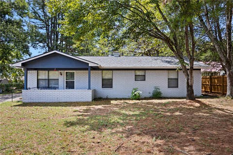 Photo of 11 Fontaine Drive, Clarksville, AR 72830 (MLS # 1359094)