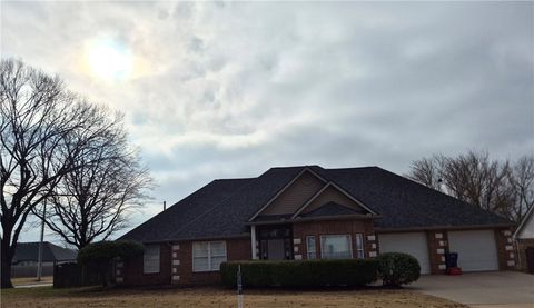 Photo of 1409 Hunter Ridge, Siloam Springs, AR 72761 (MLS # 1330195)