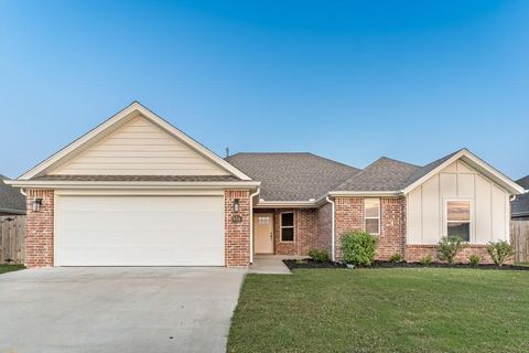Photo of 956 Maple View Street, Tontitown, AR 72762 (MLS # 1326143)