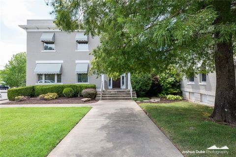 Photo of 215 N College Avenue, Fayetteville, AR 72701 (MLS # 1337274)