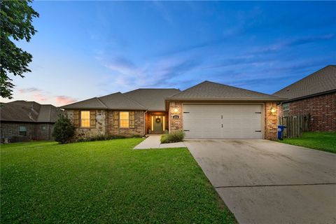 Photo of 204 Cowans Street, Lowell, AR 72745 (MLS # 1352435)