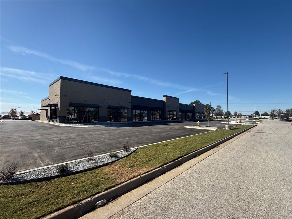 Venezia Piazza Add - Commercial Lease