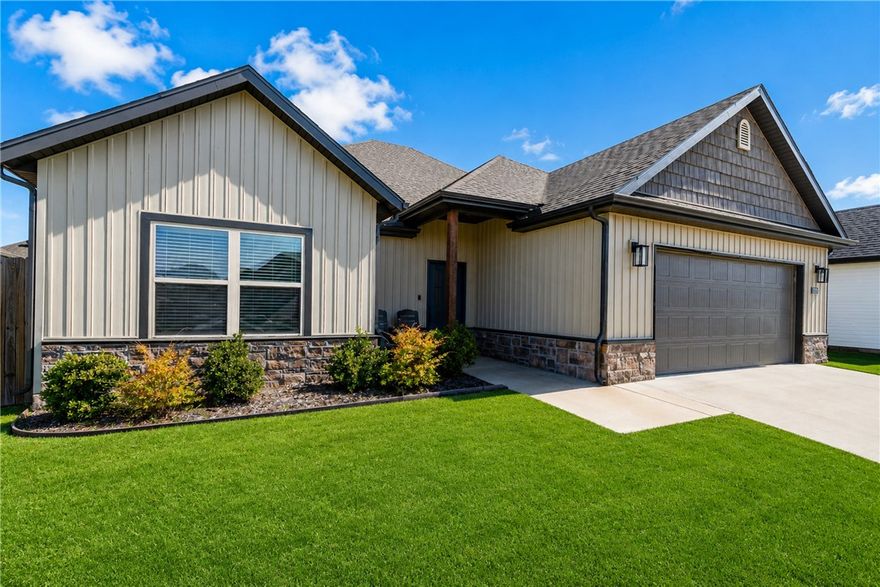 Don’t miss this beautiful 3-bed 2-bath home in the Barrington Place subdivision!! It has a true open layout, luxury vinyl flooring throughout, granite countertops, a spacious tiled walk-in shower in the primary suite, and large walk-in closets throughout. It has a great covered back patio and a spacious, privacy-fenced backyard. You are just around the corner from Bentonville West High School and only 10-15 minutes to downtown Bentonville and the new Walmart Home Office. Whether you are looking for your first home, investment property, or your forever home, this stunning, like-new home will check all the boxes!