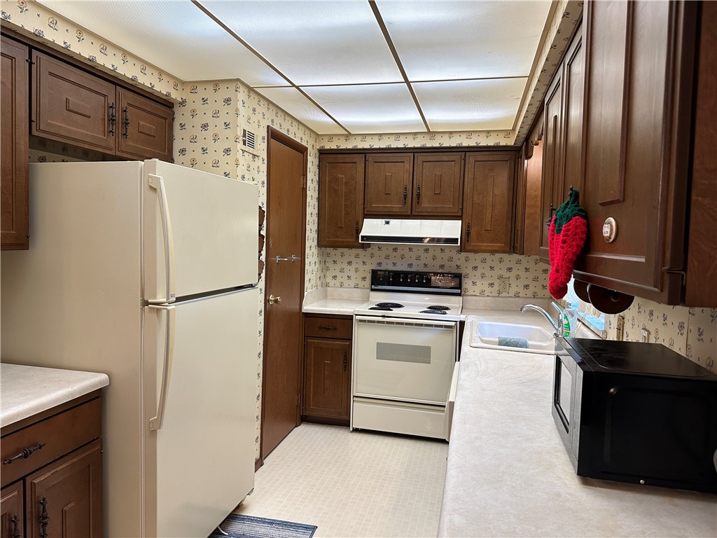 BRIARWOOD EAST CONDOMINIUMS - Residential