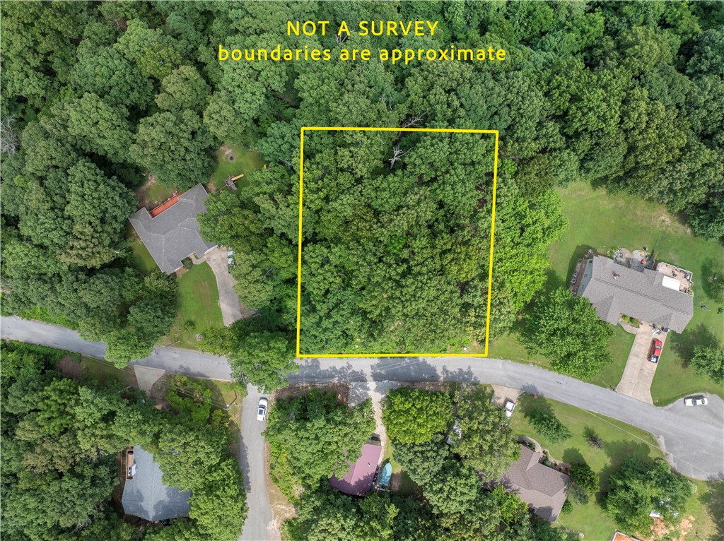 This lot sits just off Hwy 7 North in one of the most sought-after neighborhoods on the edge of Harrison, within the Bergman School District. Youāll enjoy the peace and quiet of country living with the convenience of being just 5ā10 minutes from all of Harrisonās shops, schools, and services.
Love the outdoors? Youāre in the perfect spotājust 19 miles to Bull Shoals Lake, 25 miles to Table Rock Lake, and 36 miles to the Buffalo National River.
Bonus: Branson, Missouri is just a quick 40-minute drive away!