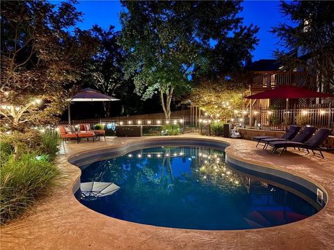 Photo of 2911 N Charleston Xing, Fayetteville, AR 72703 (MLS # 1333541)