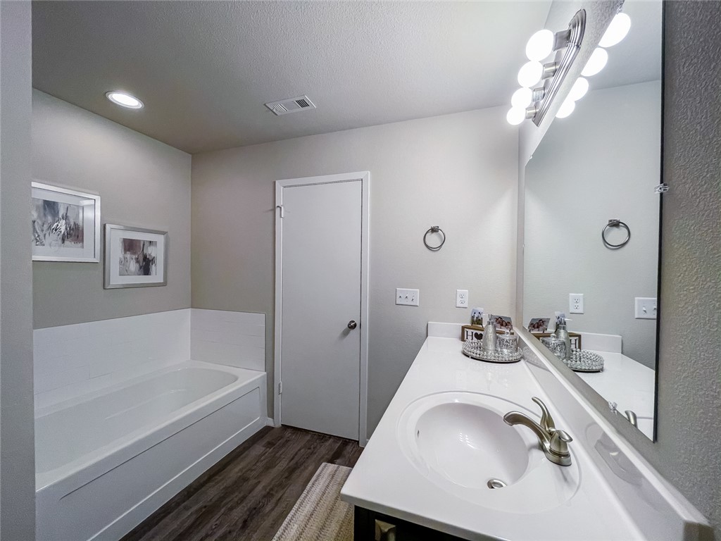 WALNUT HILL SUB PH V-PEA RIDGE - Residential