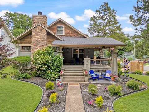 Photo of 521 S College Street, Siloam Springs, AR 72761 (MLS # 1352700)