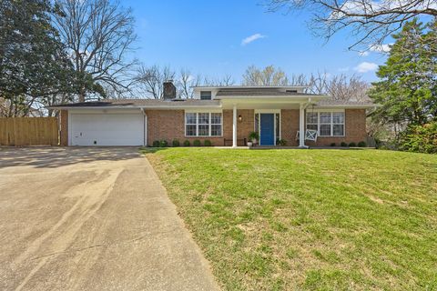 Photo of 1661 Boston Place, Fayetteville, AR 72703 (MLS # 1341047)