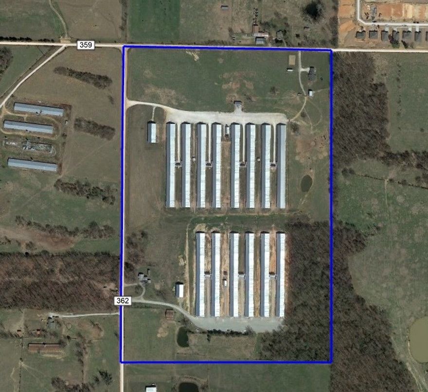 (14) 46 x 520 newer fully updated broiler houses on 60 acres with 2 dwellings and multiple outbuildings. Natural gas with rural water back up.