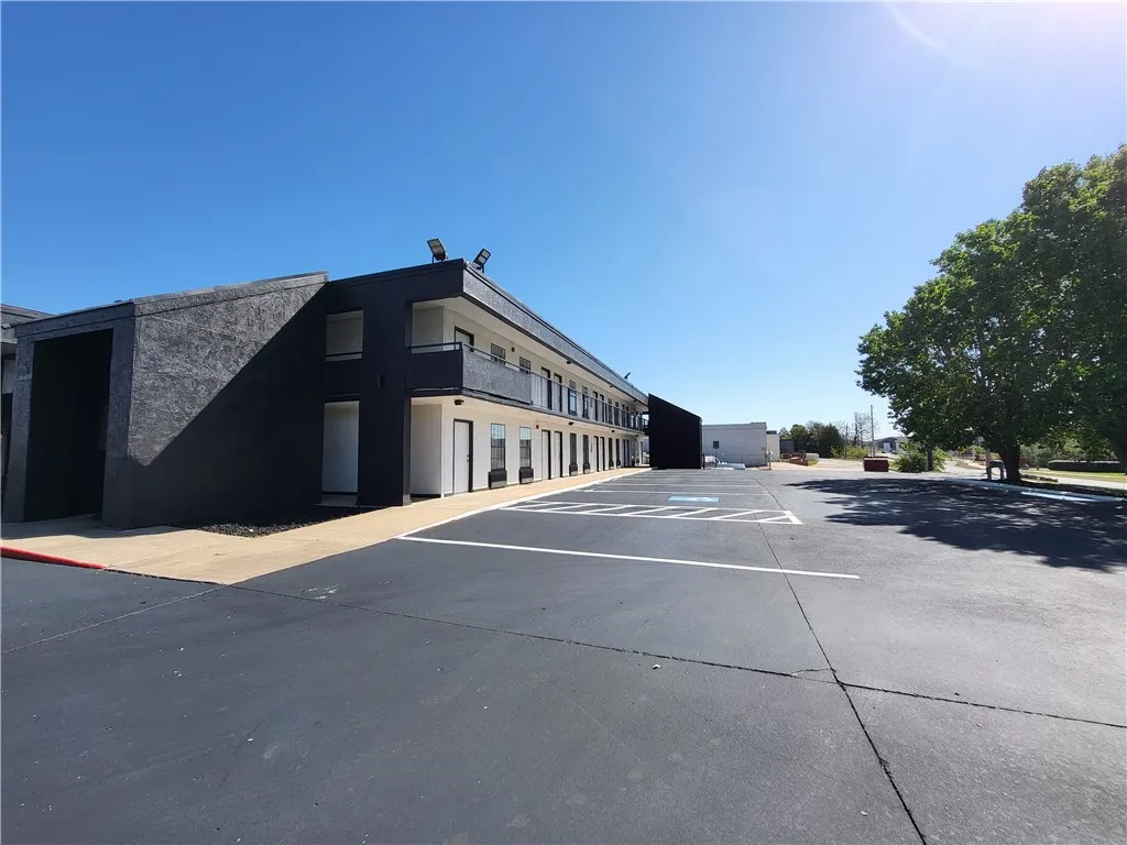 Fayetteville, Arkansas 72701, United States, ,Residential,Active,105743