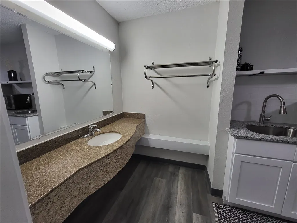 Fayetteville, Arkansas 72701, United States, ,Residential,Active,105743