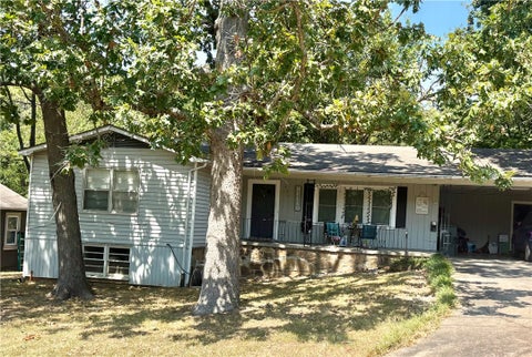 Photo of 530 E Rebecca Street, Fayetteville, AR 72701 (MLS # 1360425)
